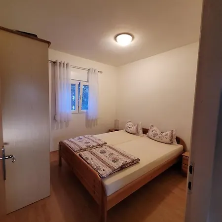 Lela Apartment Vir